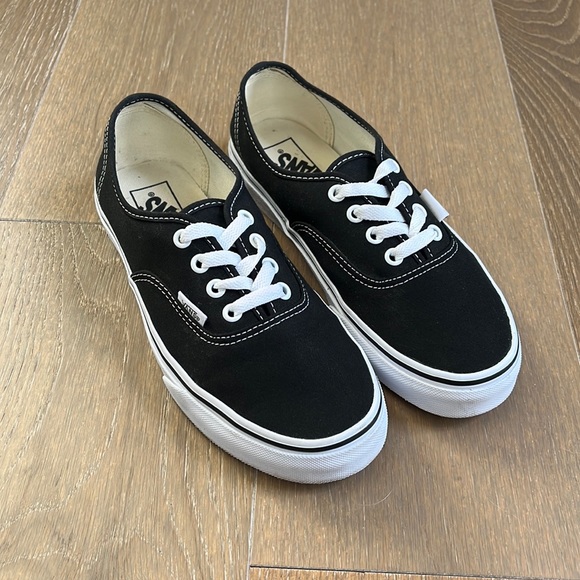 Vans Shoes - VANS Lace-Up Black Sneakers size 7.5